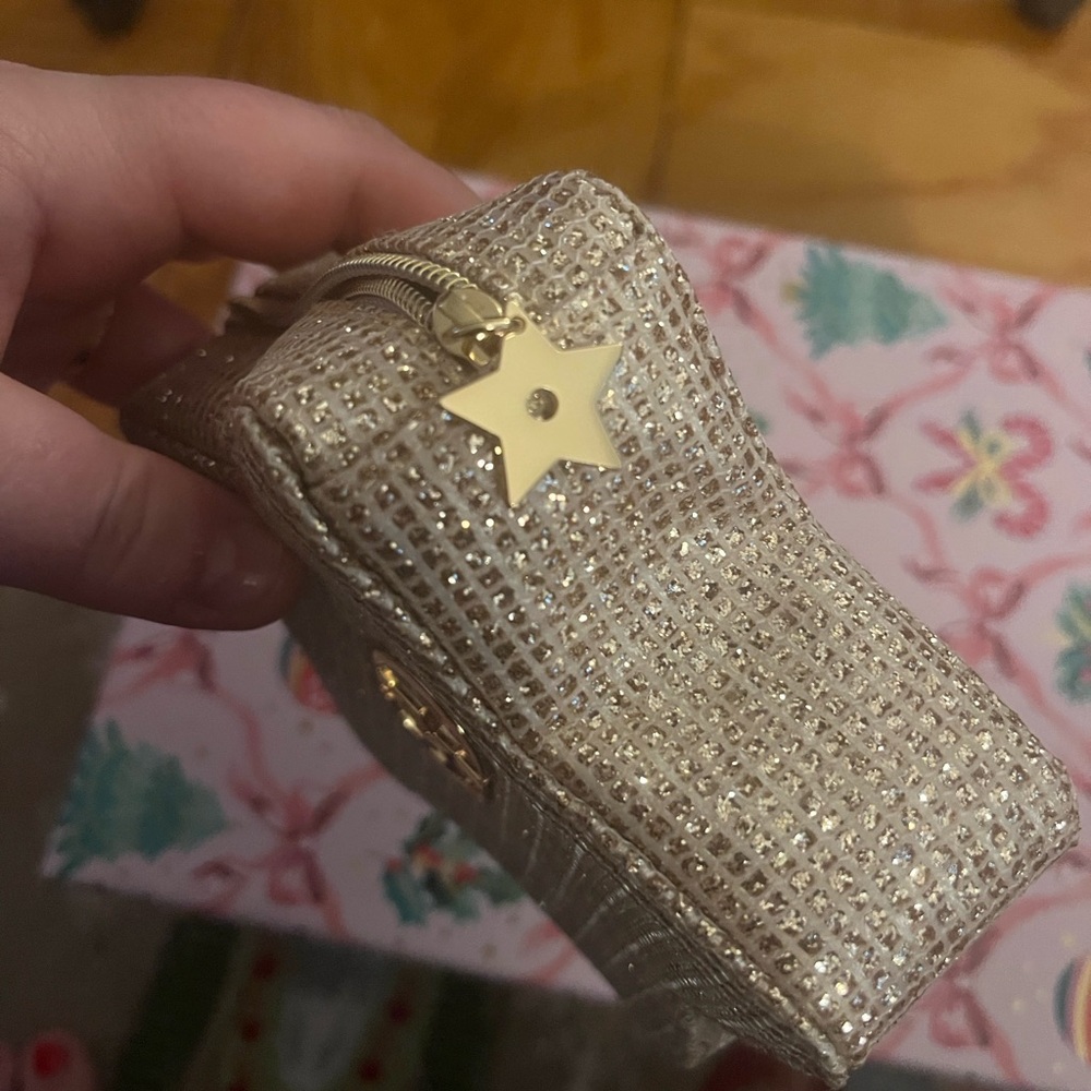Limited Edition Dior Star shaped bag
Holiday edition - Picture 2 of 6
